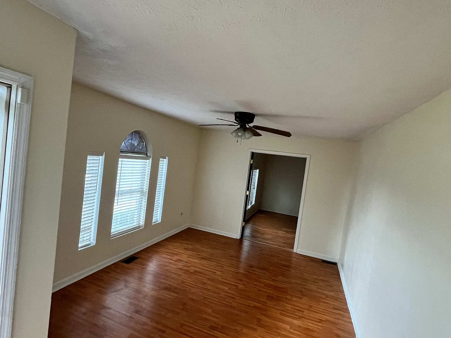 3 bed, 1400 sqft, $1,400 — Photo 4
