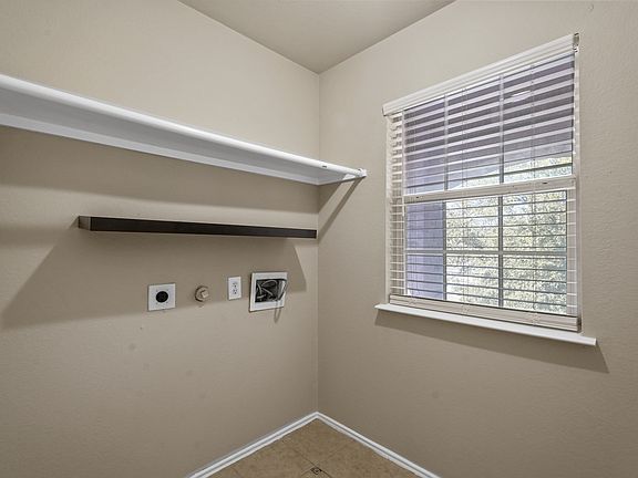 2nd image of 1113 Charlotte Dr