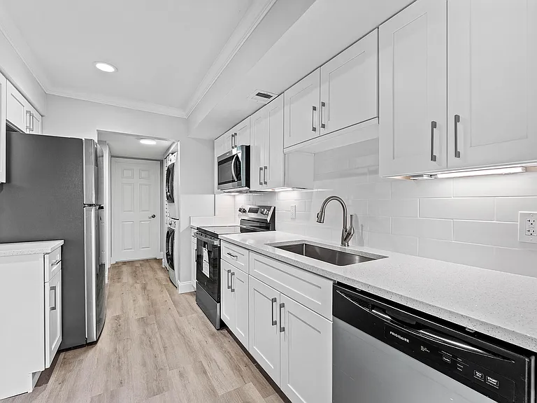 1866 Fairview Villas Dr #3 — Photo 12