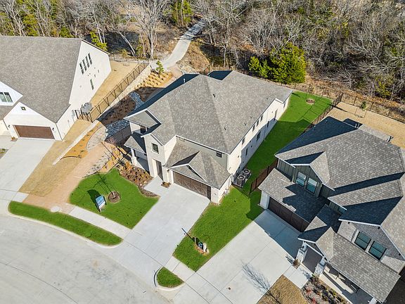 4th image of 550 Torrey Pines Cir
