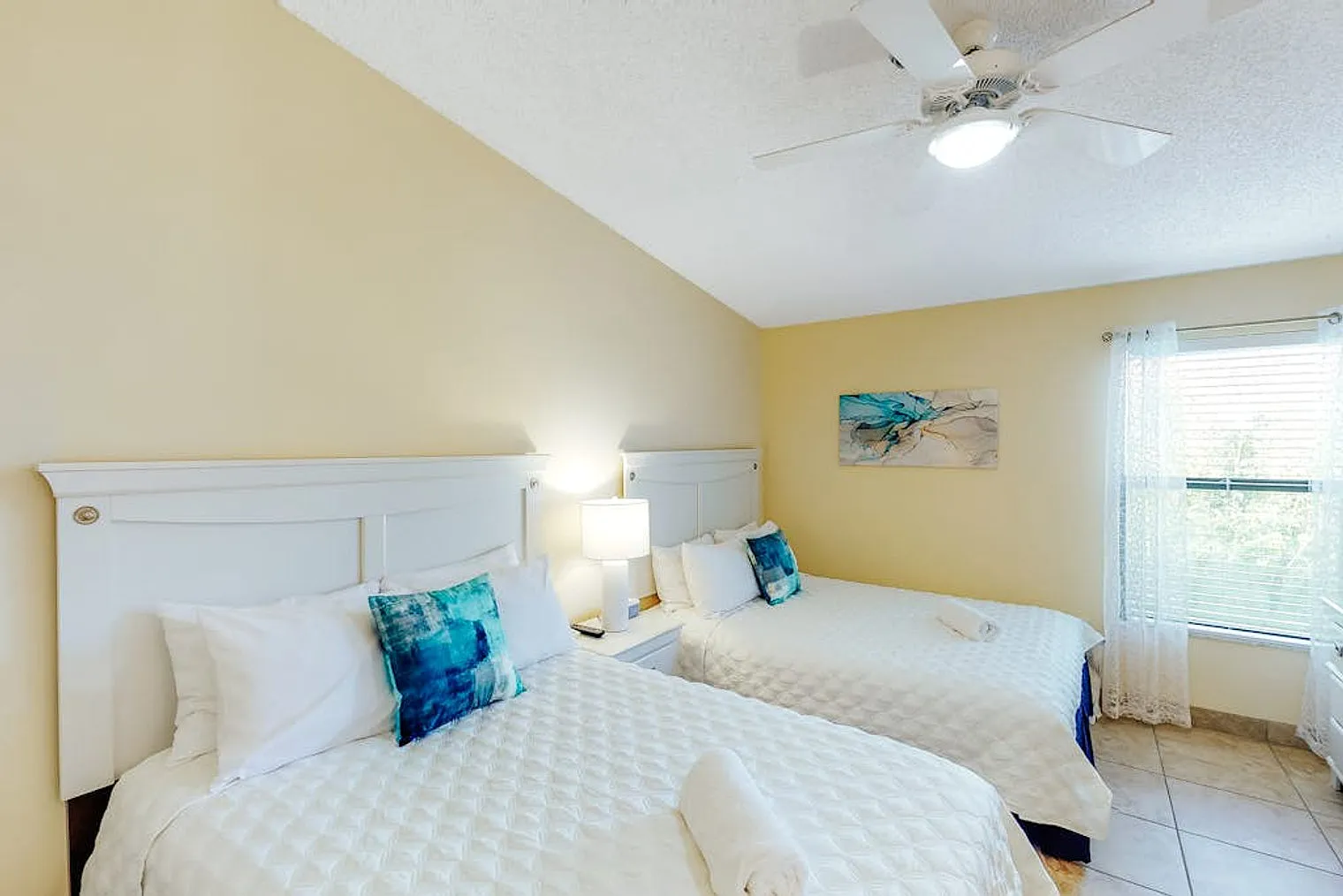 2 bed, 2.0 bath, 1033 sqft, $2,142 — Photo 3
