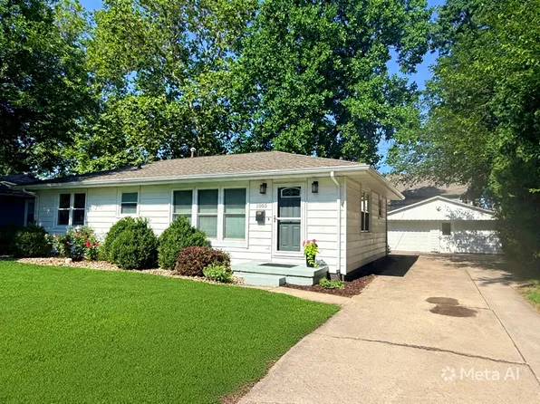 1003 McGregor St, Bloomington, IL 61701