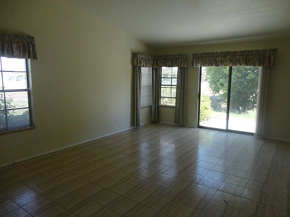 5th image of 1044 Clubhouse Dr