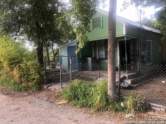 3rd image of 1720 W Salinas St