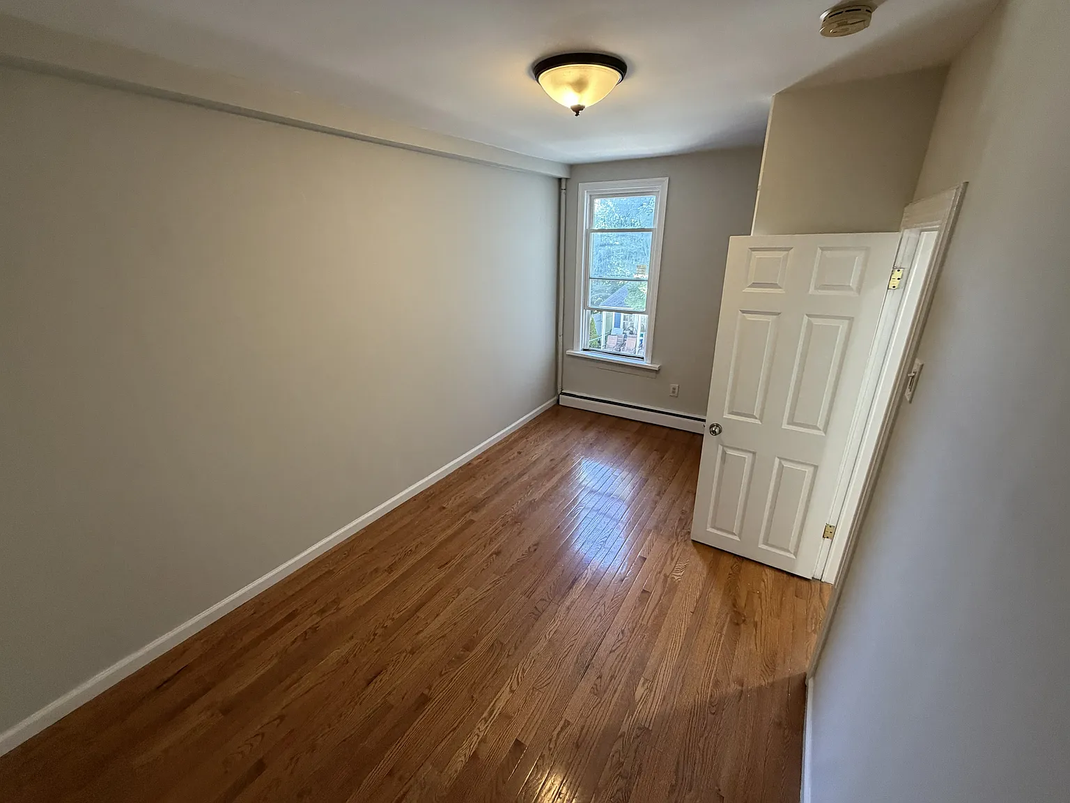 3 bed, 1000 sqft, $2,700 — Photo 3