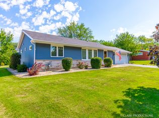 21W280 Temple Dr, Itasca, IL 60143