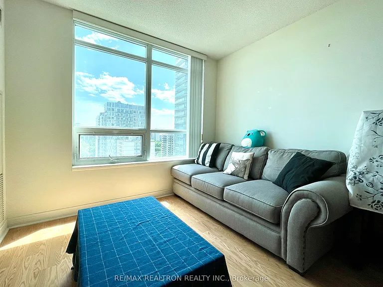 212 Eglinton Ave E #1802 — Photo 4