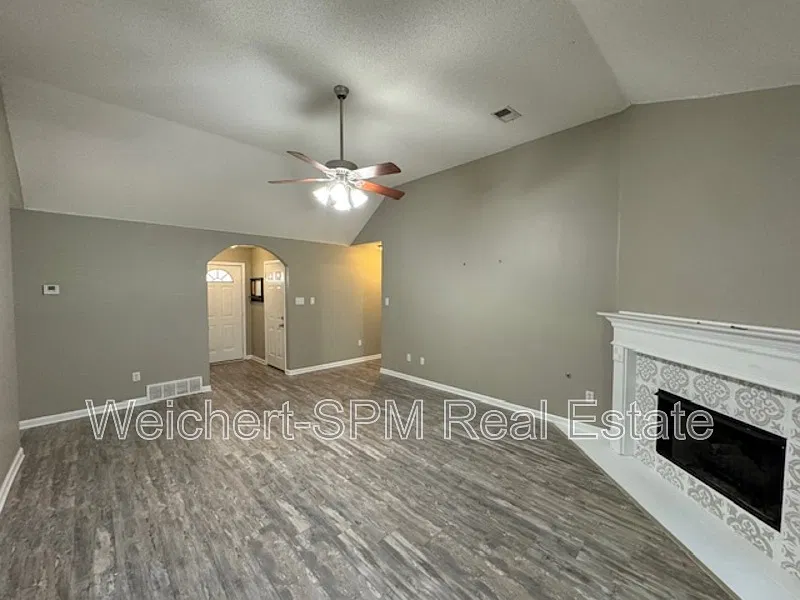 3 bed, 2.0 bath, 1371 sqft, $1,750 — Photo 4