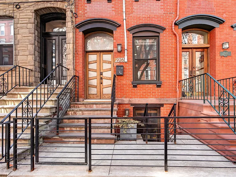 926 Park Ave — Photo 36