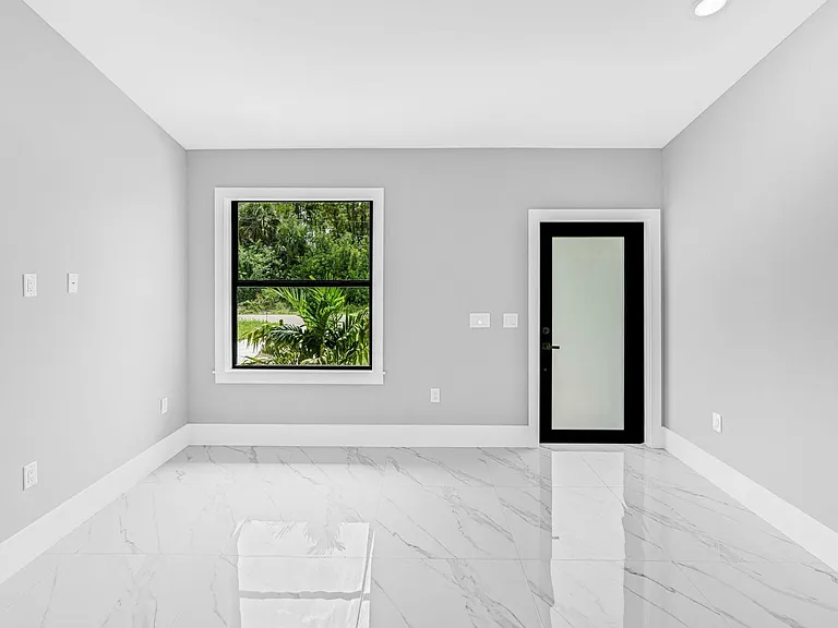 633 Windermere Dr — Photo 7