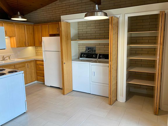 4th image of 3120 S Gregson Ct #3120