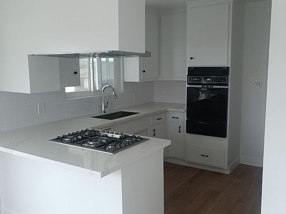 4th image of 457 W 40th St #D