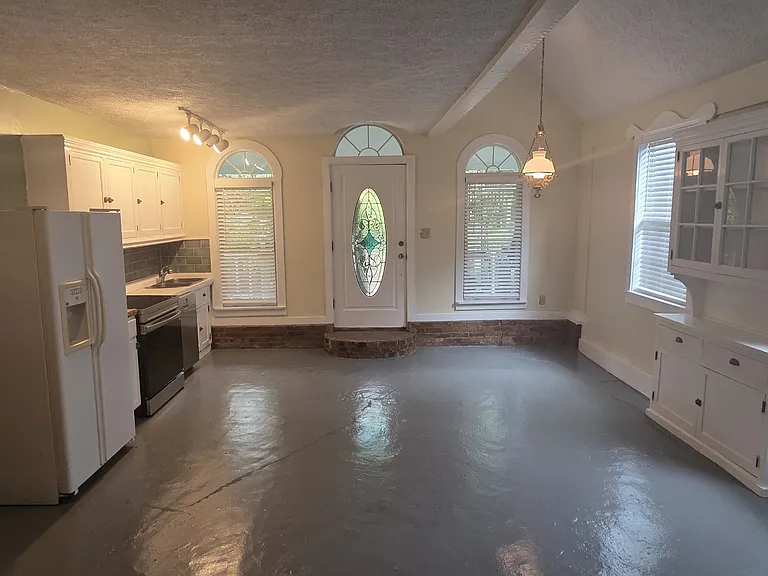 3934 Dover Rd #B — Photo 8
