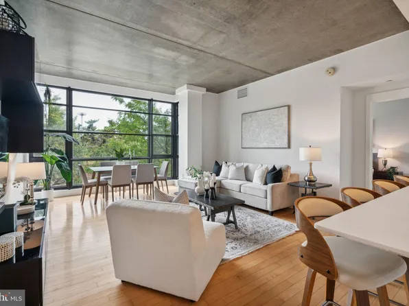 317 Vine St #205, Philadelphia, PA 19106