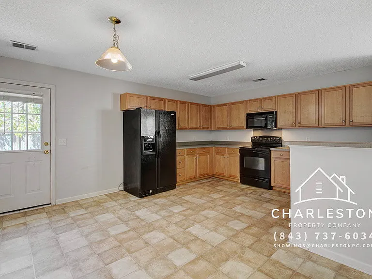 104 Wildberry Ln — Photo 7