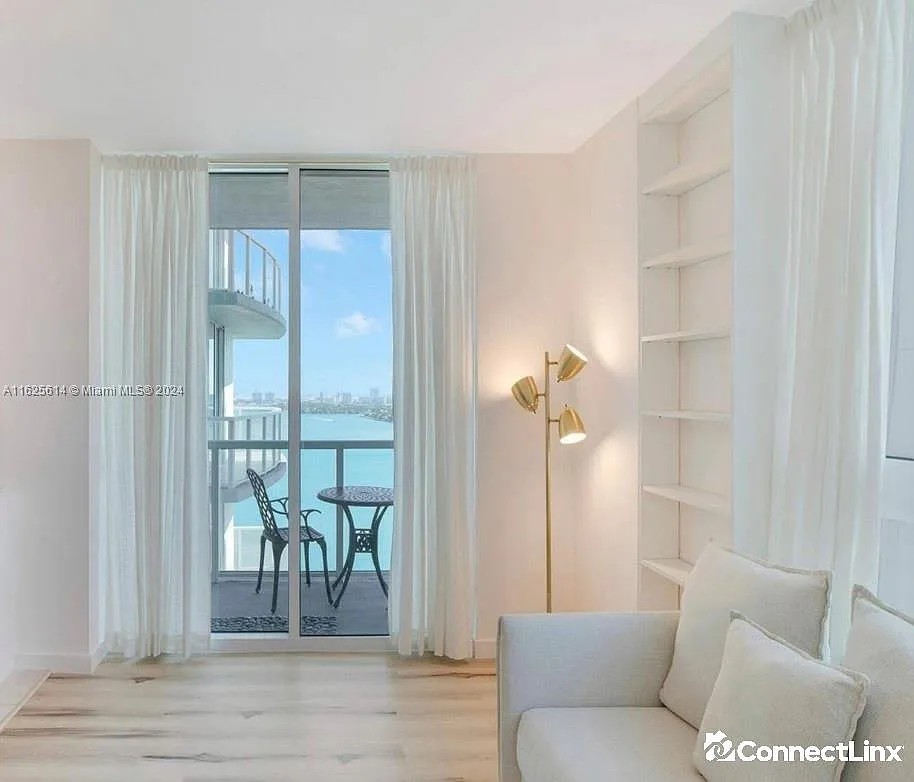 1 bed, 1.0 bath, $3,200 — Photo 3