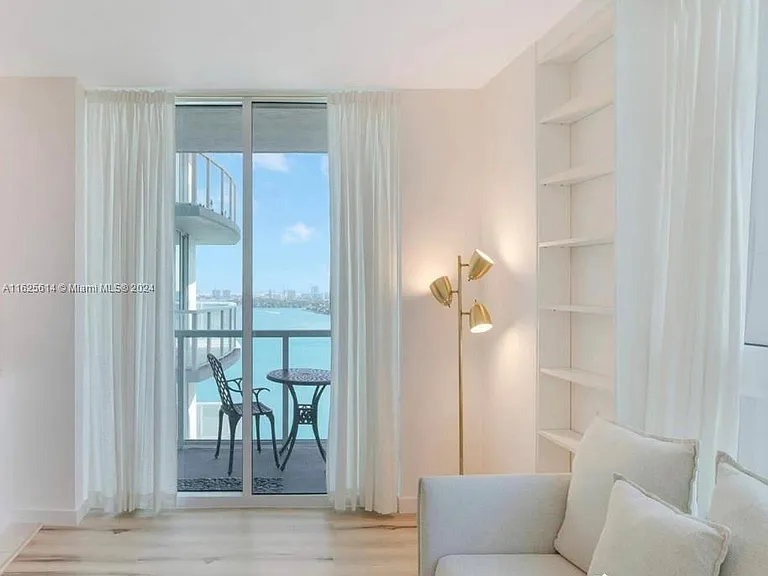 1900 N Bayshore Dr #2403 — Photo 3