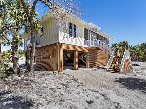 2nd image of 32 Palm Dr