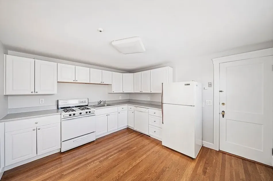 Building Photo - 12 Hartwell St #12A