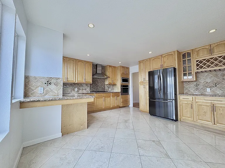 1100 Silliman St — Photo 7