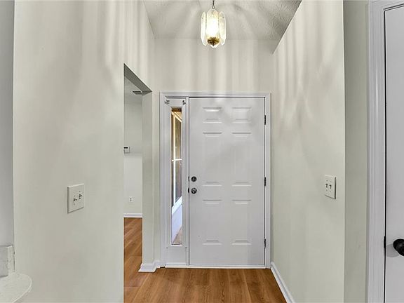 4th image of 2435 Hillvale Cir