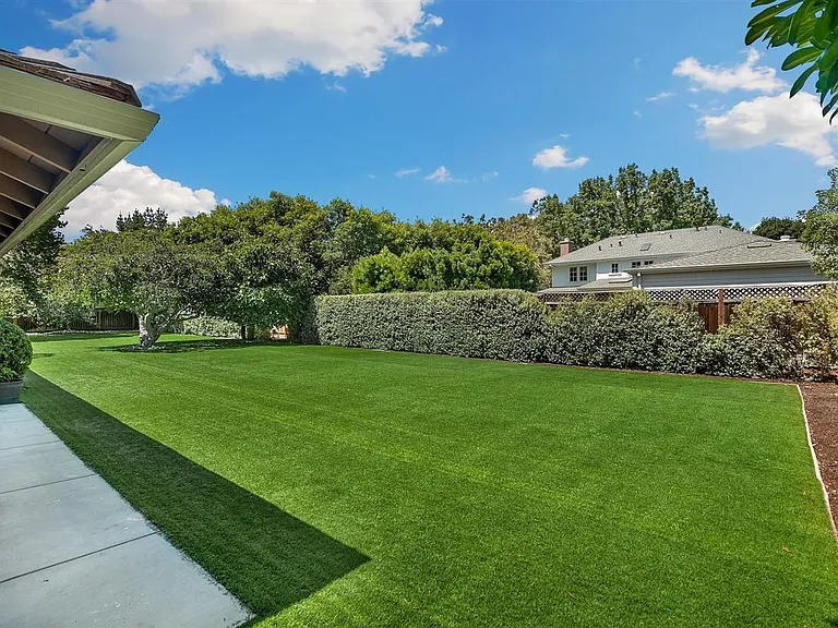 747 Northampton Dr — Photo 29