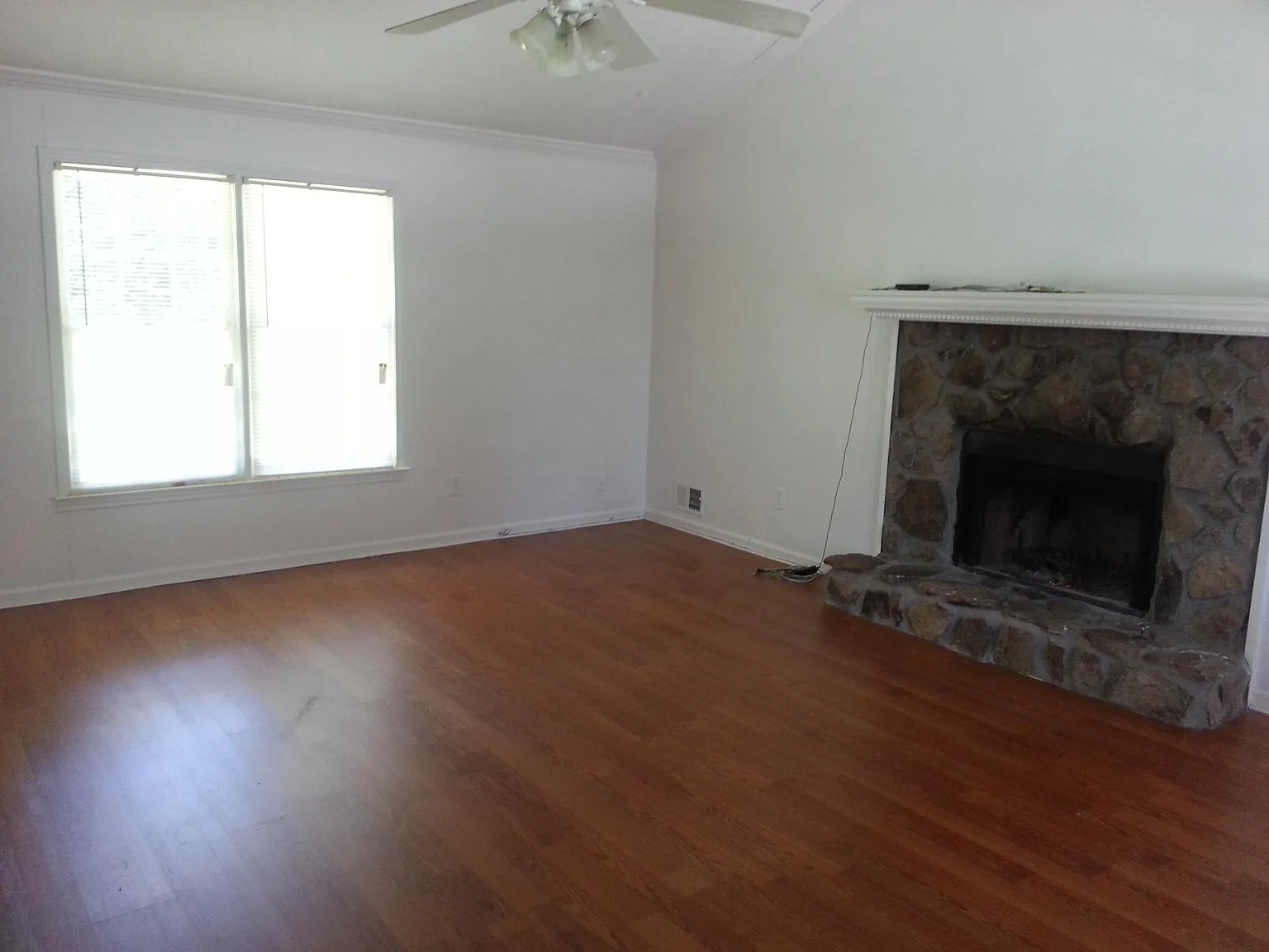 3 bed, 1536 sqft, $1,950 — Photo 4