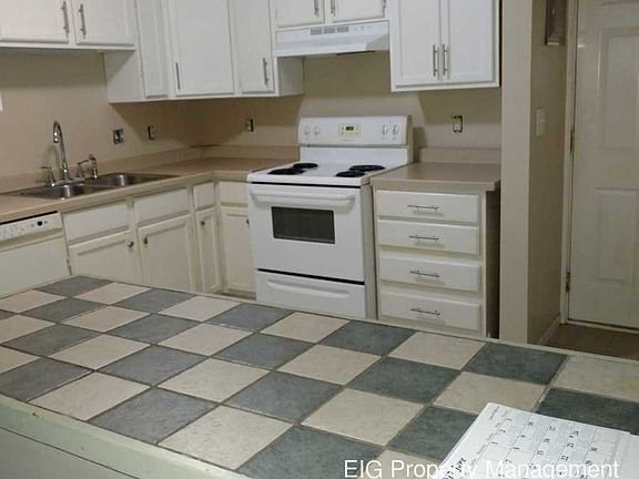 3rd image of 976 Robert St S APT 104