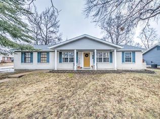 809 Wild Hickory Ln, Ballwin, MO 63021