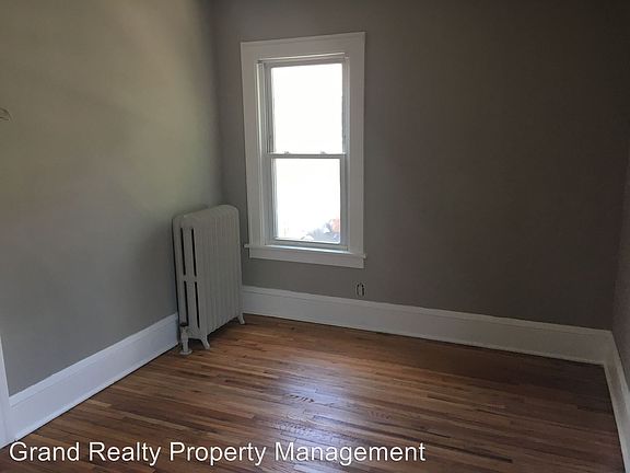 5th image of 412 Pierce St N