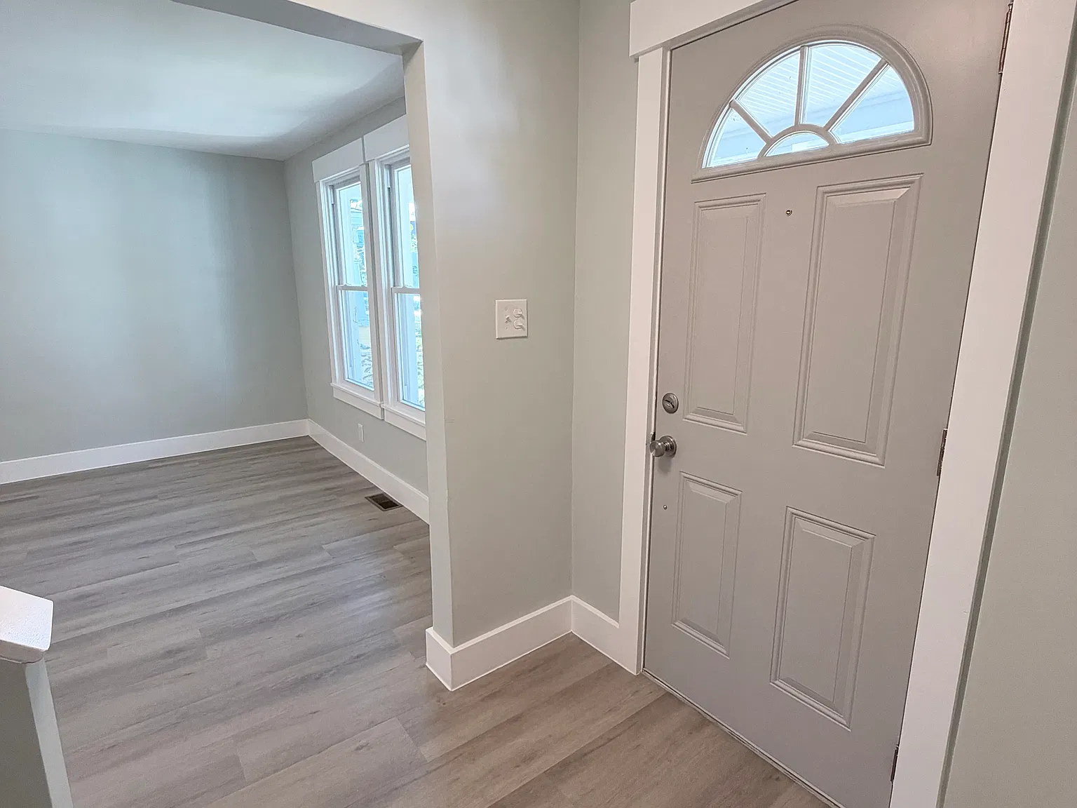 3 bed, 2.5 bath, 1300 sqft, $2,500 — Photo 3