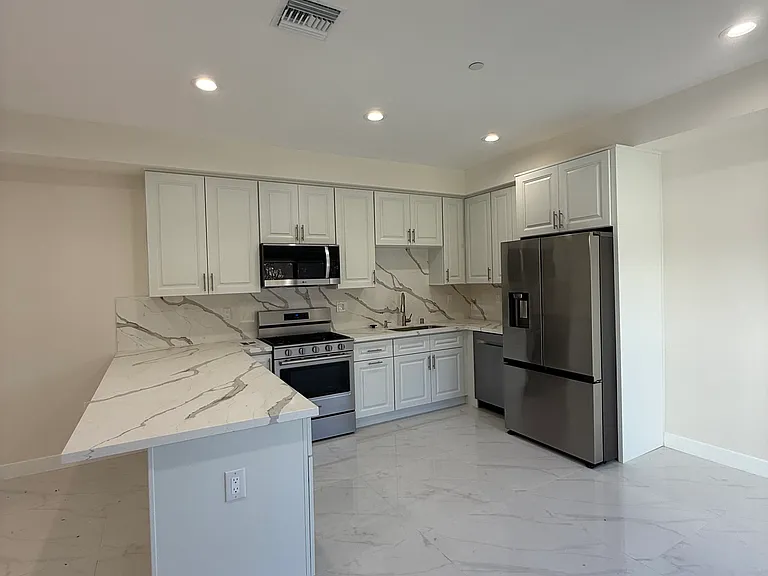 2215 N Naomi St #101 — Photo 1
