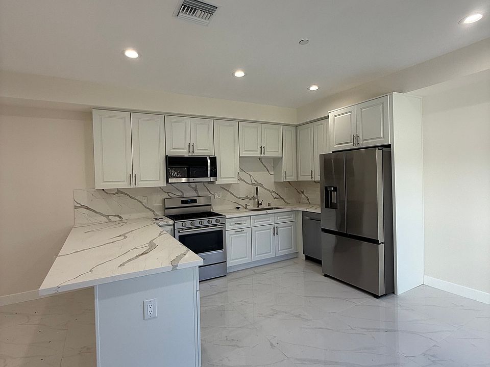 1st image of 2215 N Naomi St #101