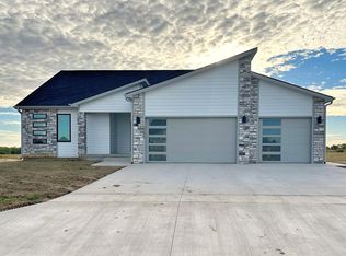 2205 Huntwood Dr, Salina, KS 67401