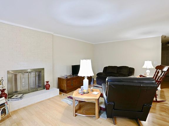 4th image of 114 Knollwood Dr