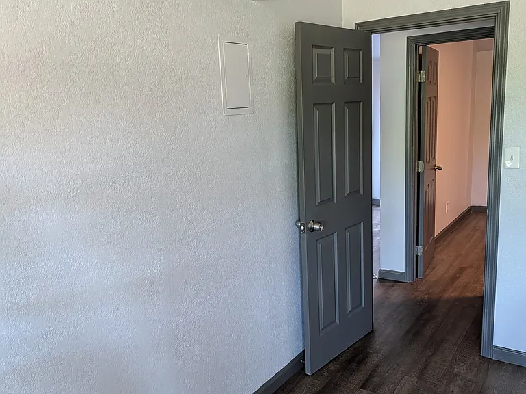 2567 S Rowell Ave — Photo 8