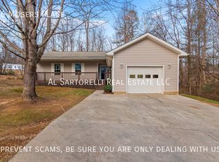 26 Mosers Pl, Candler, NC 28715