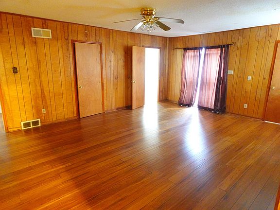 3rd image of 1419 Worthington St