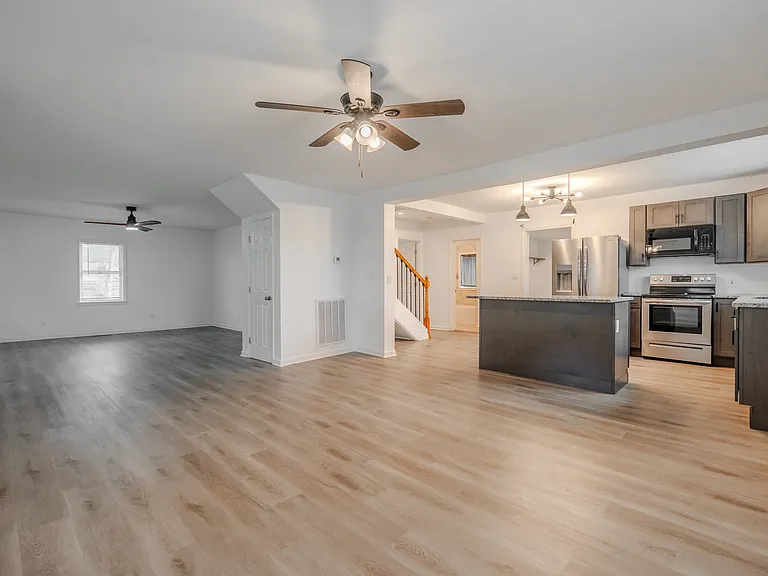 231 Broadway St — Photo 14