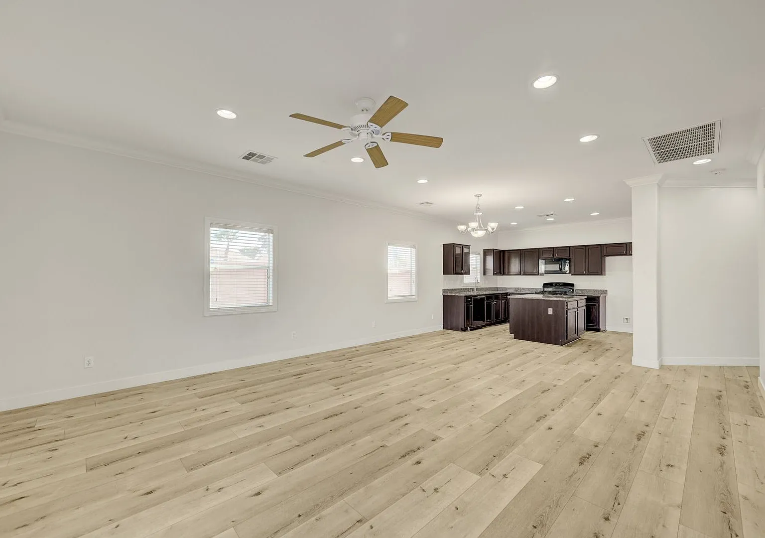 Single Story Home in a Central Gated Community — Photo 4