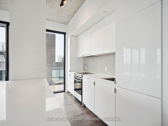 4th image of 7 Smith Cres #Penthouse 808