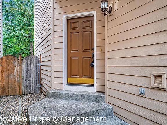 3rd image of 823 NW Forest Creek Dr