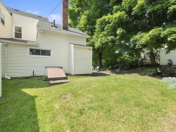 4th image of 27 Kilby St #29