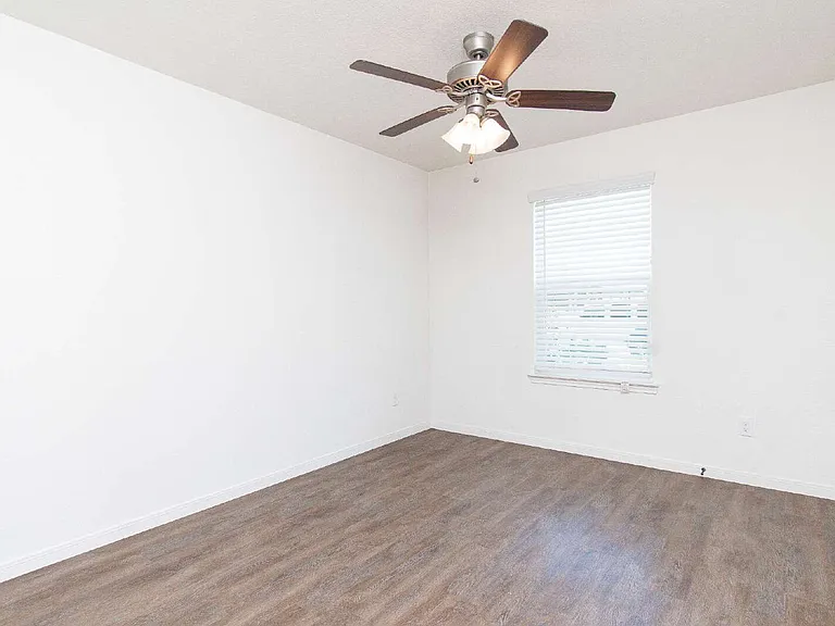 6705 University Village Way #B — Photo 22