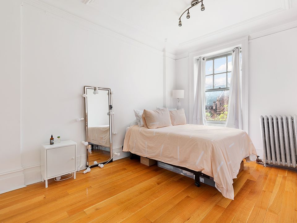 2nd image of 156 Montague St APT 3