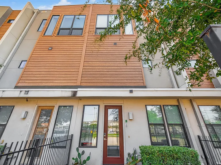 2401 Crawford St #C3D — Photo 1