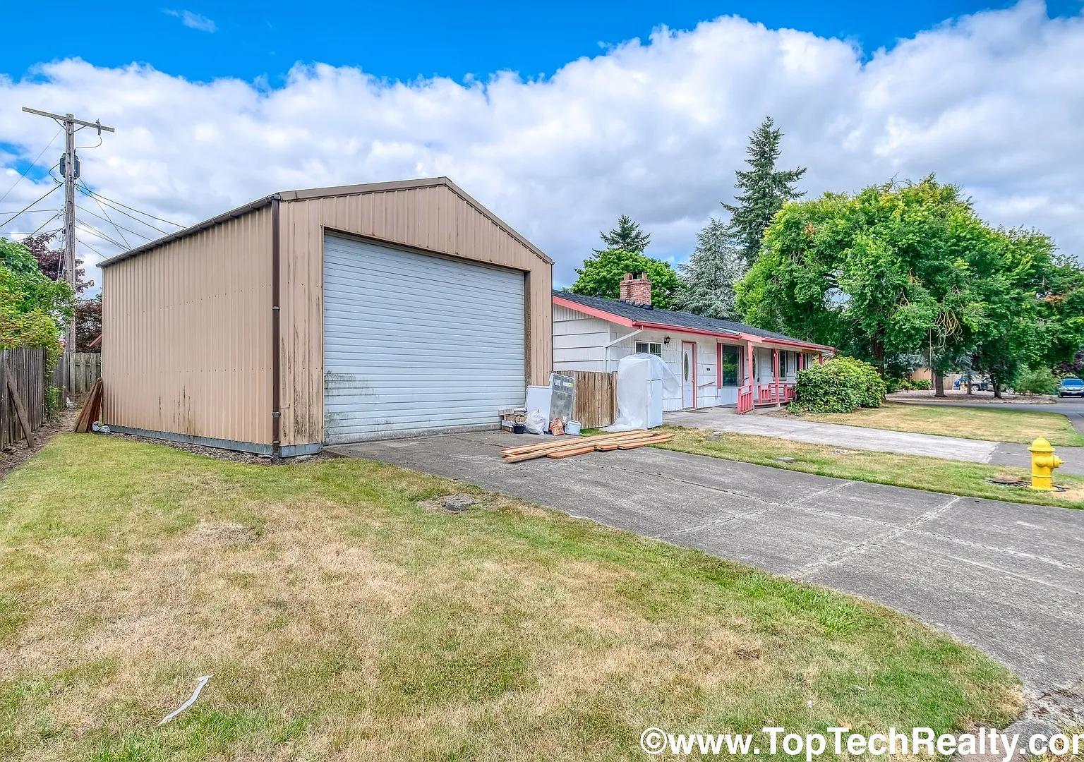 Potential for Assistant living/ Adult Foster Care Home or Child Care ** Great Location** 1 level! — Photo 3