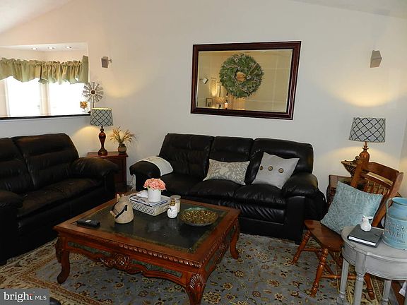 4th image of 10637 Hamiltons Crossing Dr