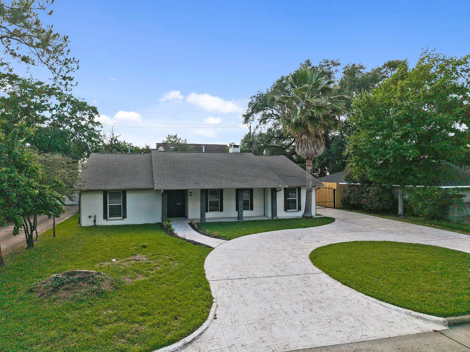 4 bed, 3.5 bath, 2481 sqft, $4,500 — Photo 2