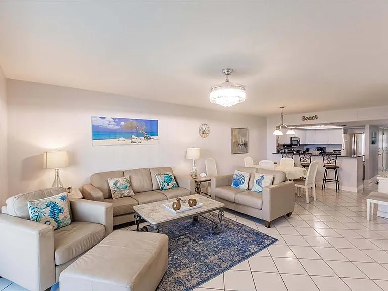 1125 W Peppertree Dr #501 — Photo 4
